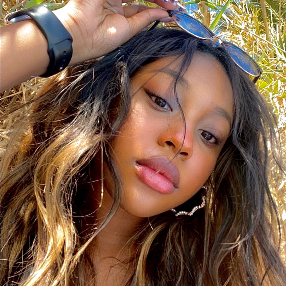 Meet your Posher, Lyzz